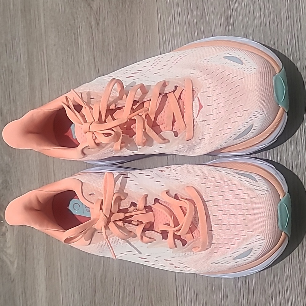 HOKA Clifton 8 shoes. Size 9.5